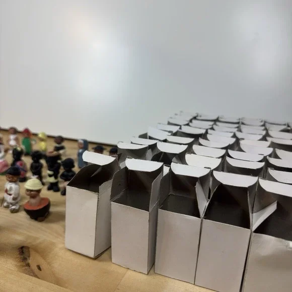 Vintage Spanish Terra Cotta Miniature Mud People  Lot of 65 - Picture 11 of 16